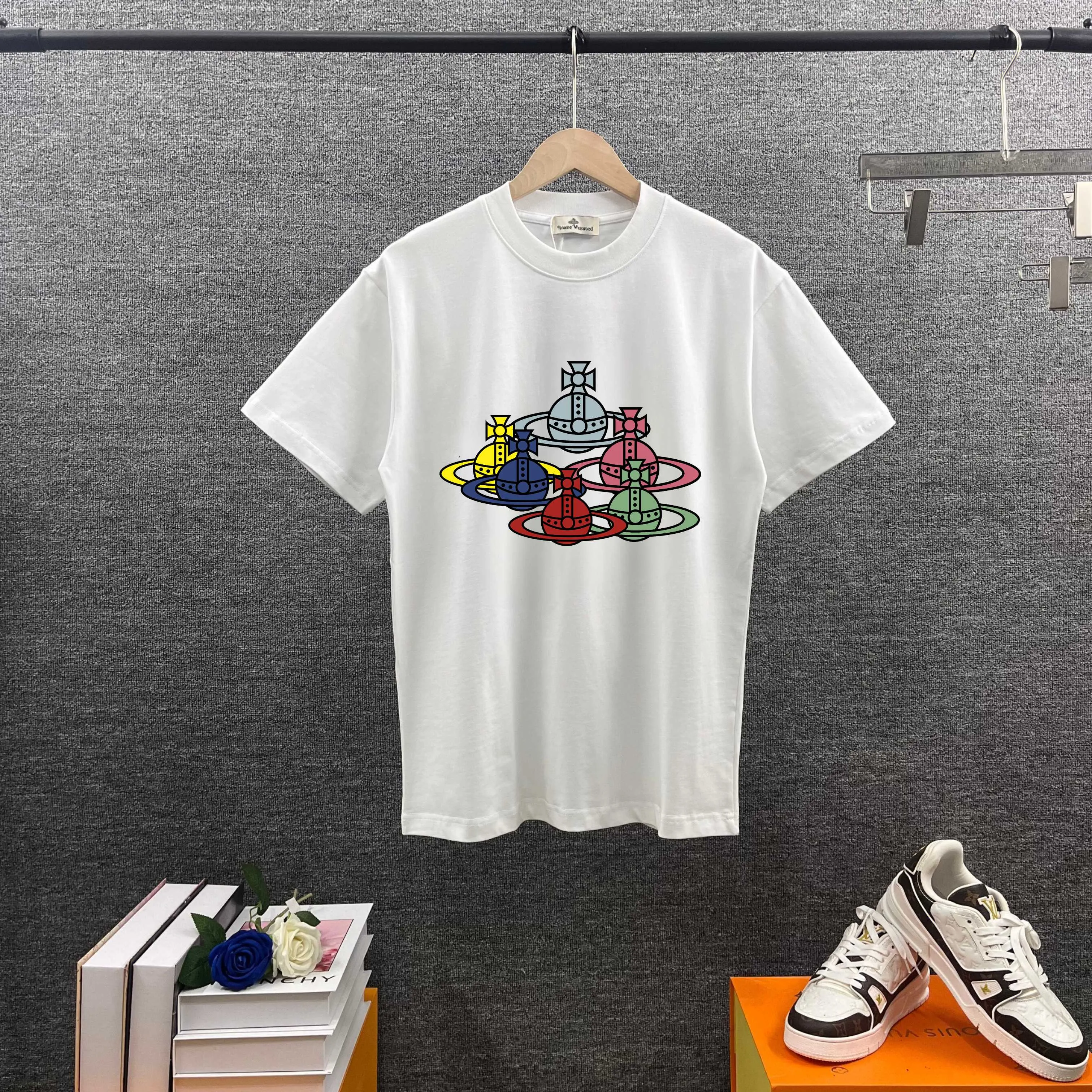 Vivienne* 2025 New Arrival logo ， T Same Style Size： S （90-130 ） M （120-150 ） L （140-165 ） XL （160-180 ） XXL （180 ） ：Black White Red